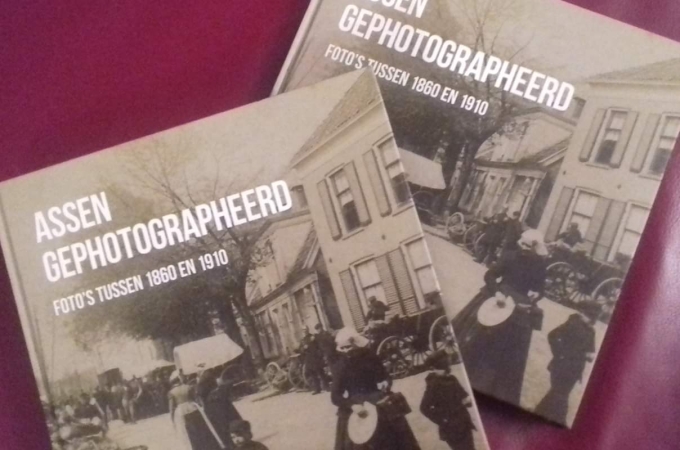 ‘Assen gephotographeerd’ is verschenen!