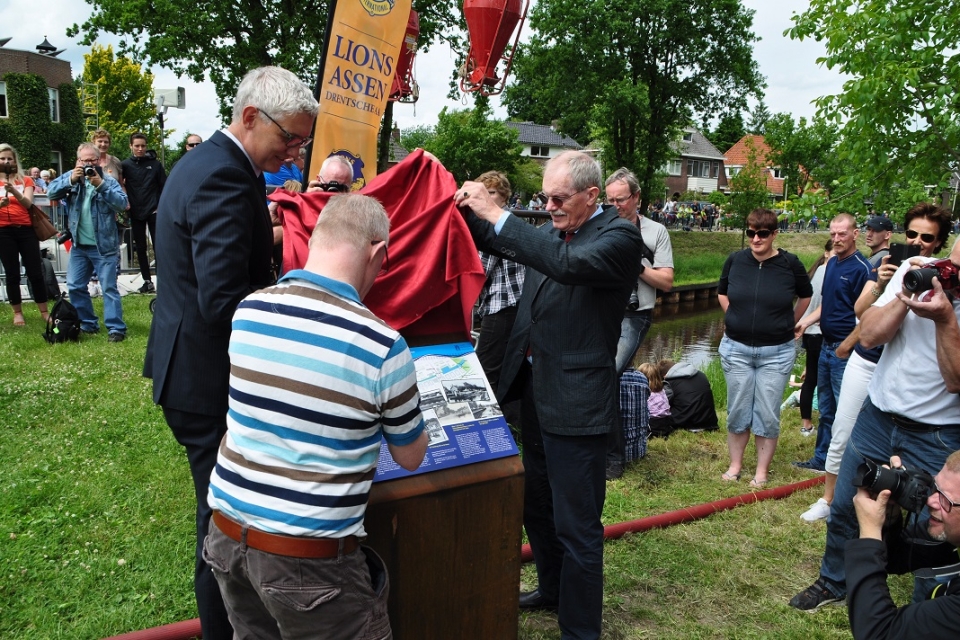 Informatieborden langs Kanaal en badeendjesrace
