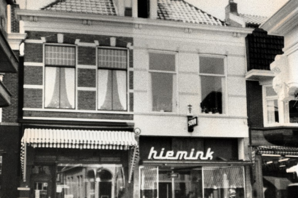 Asser Praat over Sinterklaas, kerk en middenstand